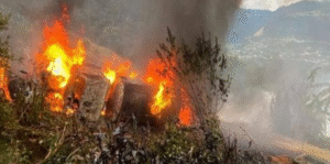 Un muerto por volcadura y explosión de una pipa en Chamula, Chiapas